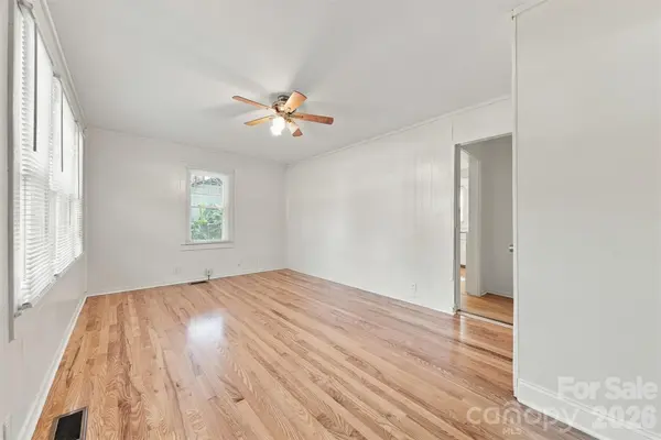 110 Brookside LN, Morganton, NC 28655