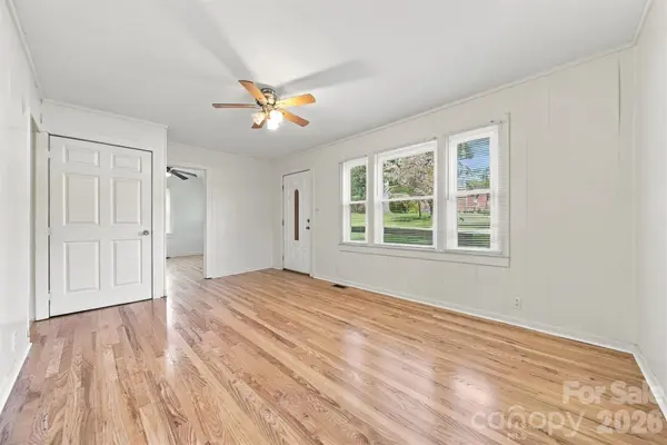 110 Brookside LN, Morganton, NC 28655