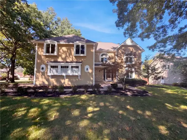 12600 Pawnee LN, Leawood, KS 66209