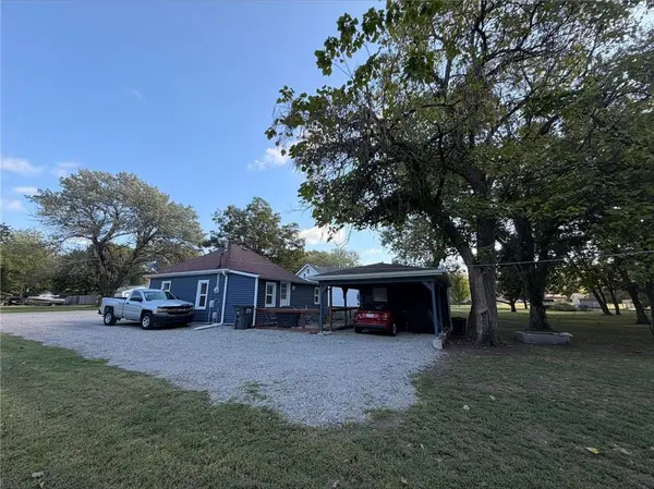 1013 W 2nd ST, Pittsburg, KS 66762