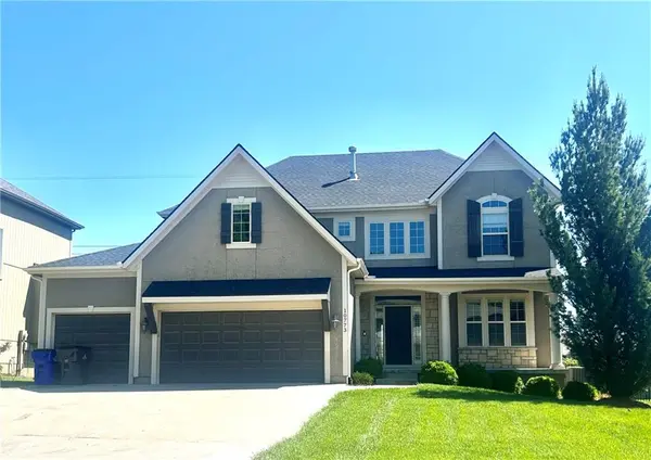 10773 S Palisade ST, Olathe, KS 66061