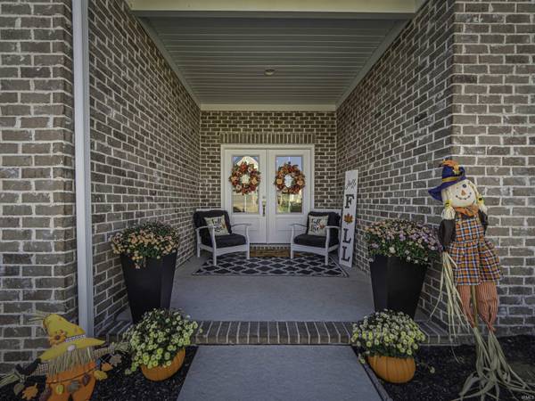 18802 Roscommon RD, Evansville, IN 47725