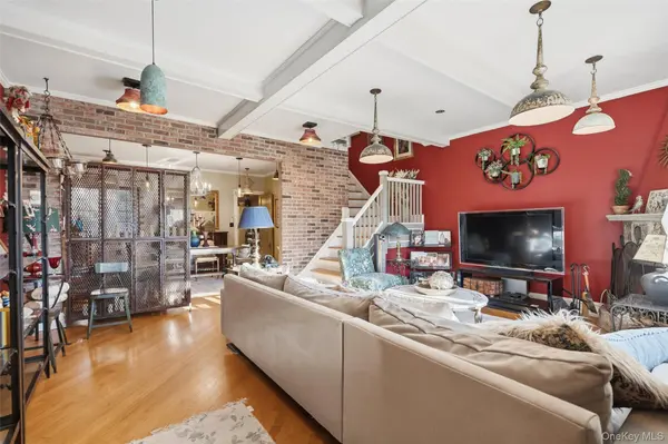 4563 194th ST, Flushing, NY 11358