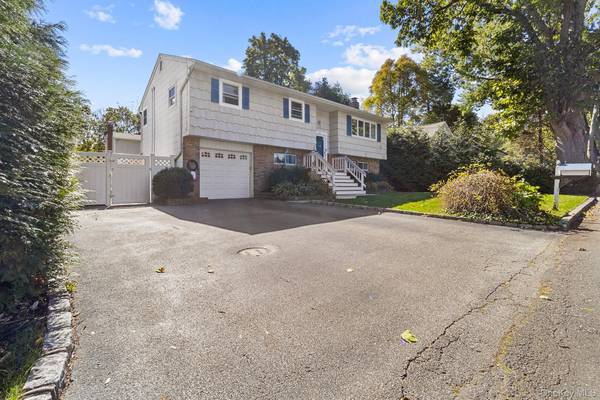 12 Bryan ST, Huntington, NY 11743