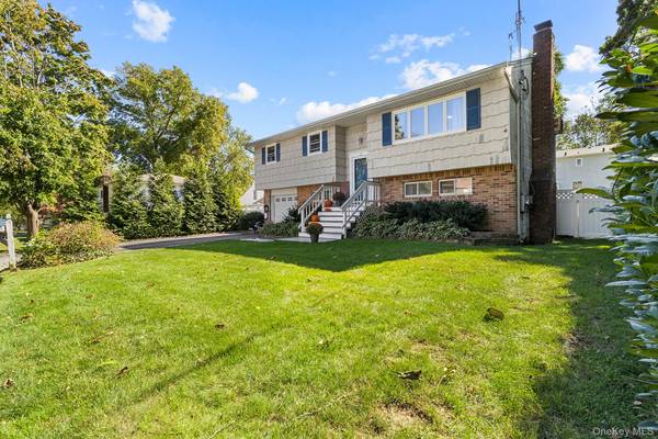 12 Bryan ST, Huntington, NY 11743