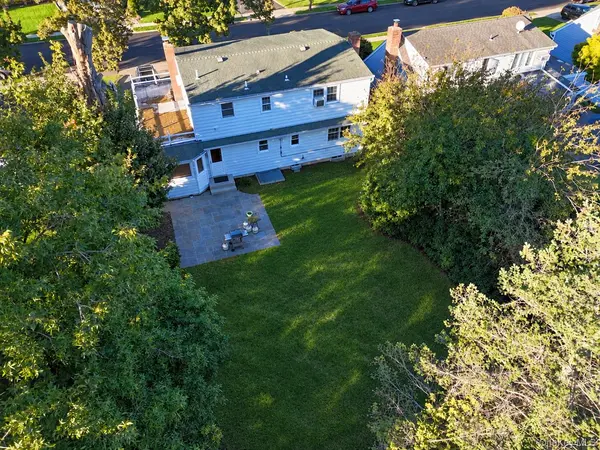 11 University PL, Glen Head, NY 11545