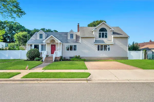 40 Columbia ST, Bethpage, NY 11714