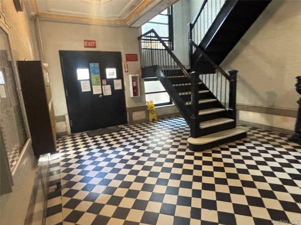 109-18 Lefferts BLVD #C6, South Ozone Park, NY 11420