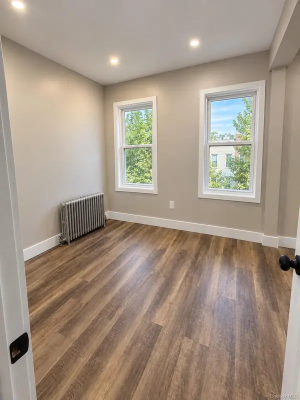 25 Marconi PL, Brooklyn, NY 11233