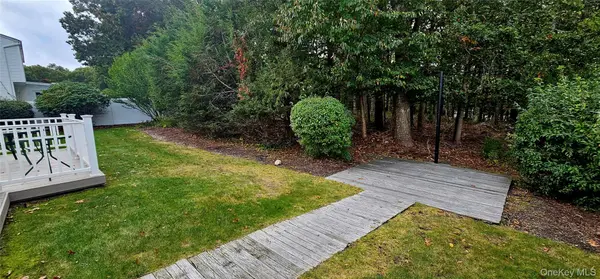 6 Evelyn CT, Manorville, NY 11949