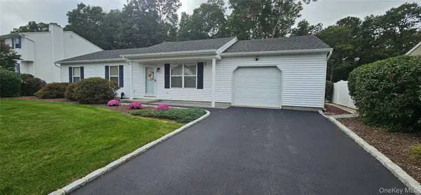 6 Evelyn CT, Manorville, NY 11949