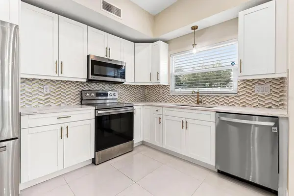 2614 W HENRY AVE, Tampa, FL 33614