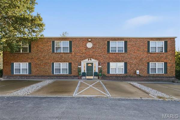9417 Green Park Gardens DR #B, St Louis, MO 63123