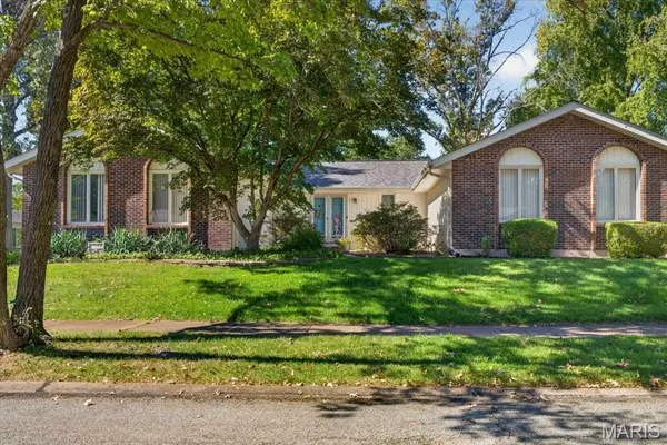 765 Penny CT, Ballwin, MO 63011