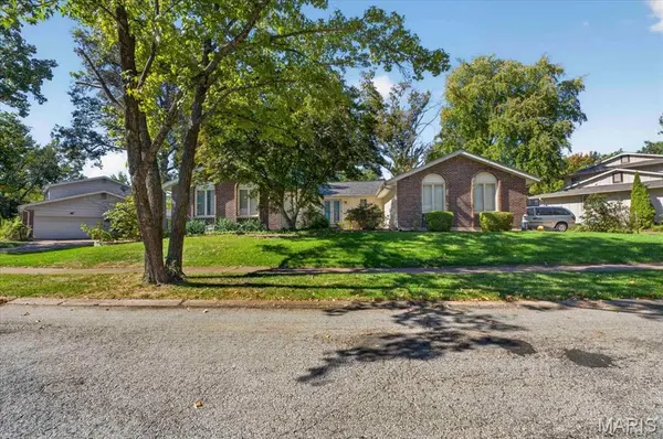 765 Penny CT, Ballwin, MO 63011