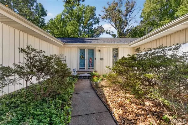 765 Penny CT, Ballwin, MO 63011