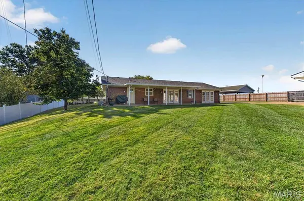 927 Country Haven DR, Imperial, MO 63052