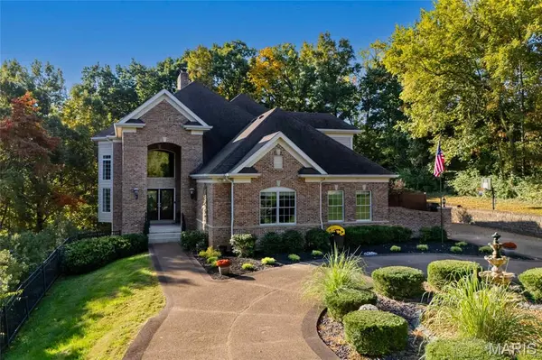 9542 Country Club GN, Sunset Hills, MO 63127