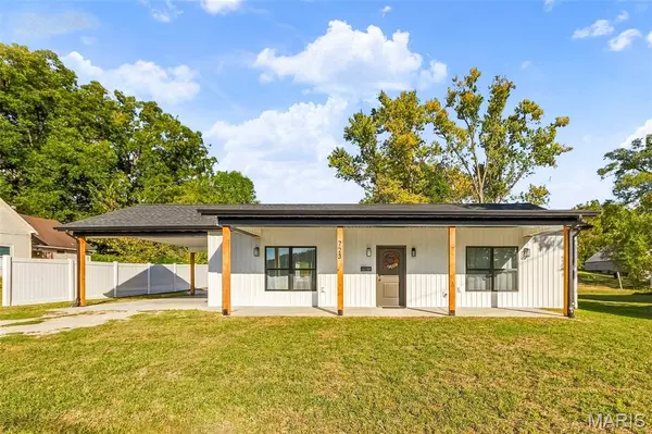 723 Broadway EXT, Elsberry, MO 63343