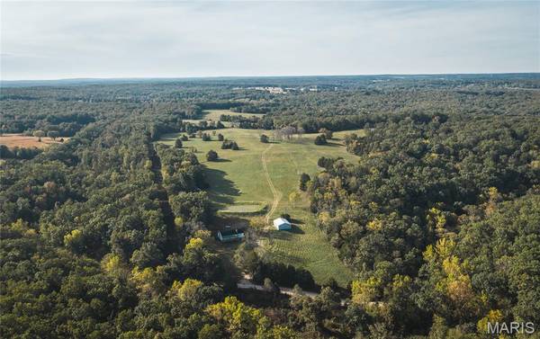 000 Long Spring RD, Steelville, MO 65565