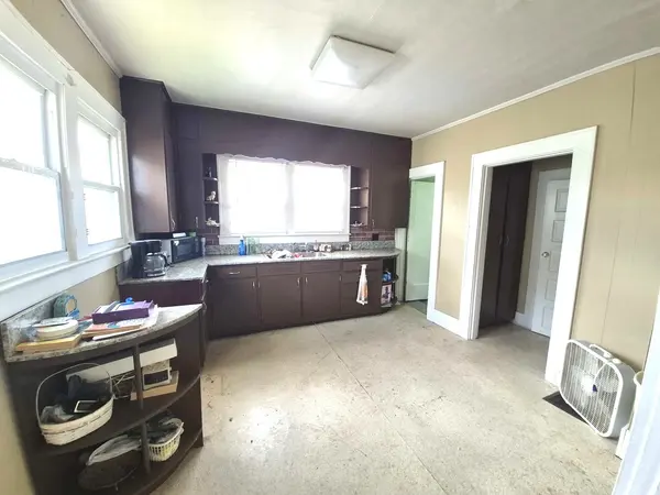 27 Baker ST, Harrisburg, IL 62946