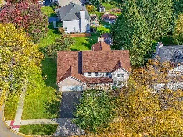 885 Stockbridge PL, Elgin, IL 60120