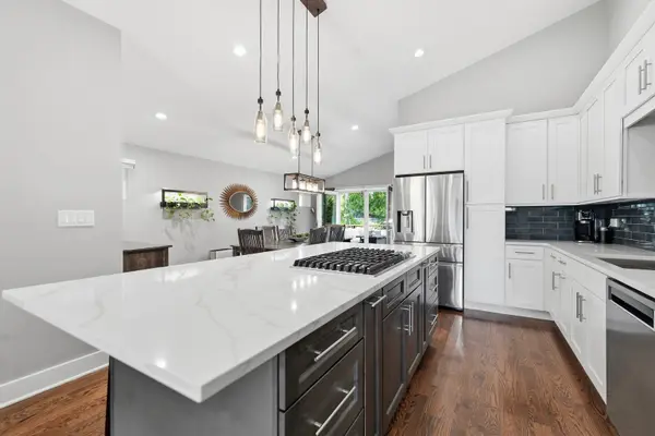 8834 Congress Park AVE, Brookfield, IL 60513