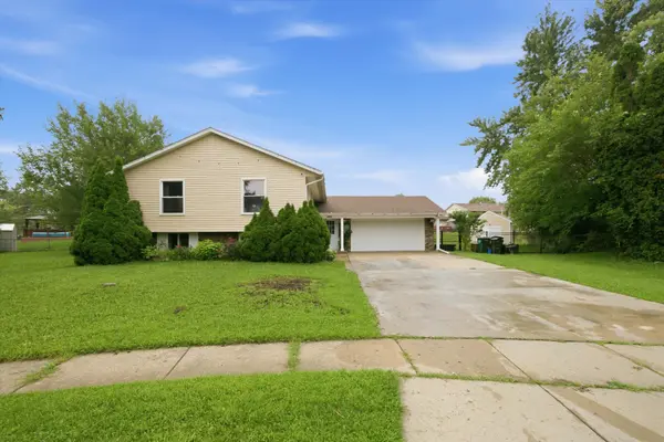 1204 Lincoln CT, Streamwood, IL 60107