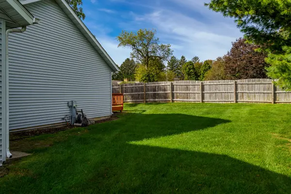 2129 IVANELLE RD, Rockford, IL 61108