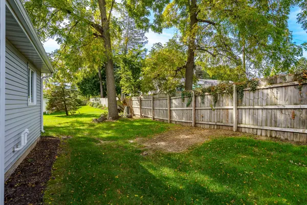 2129 IVANELLE RD, Rockford, IL 61108