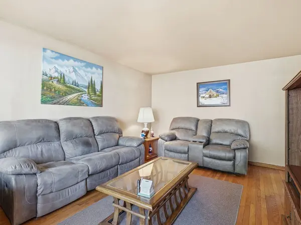 8440 S 77th AVE, Bridgeview, IL 60455