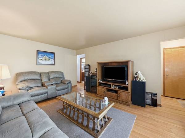 8440 S 77th AVE, Bridgeview, IL 60455