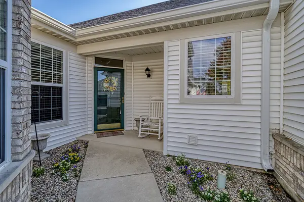 21305 HIDDEN LAKE CT #21305, Crest Hill, IL 60403