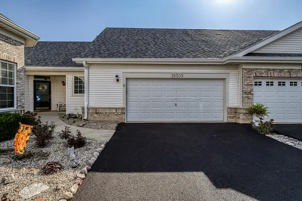 21305 HIDDEN LAKE CT #21305, Crest Hill, IL 60403