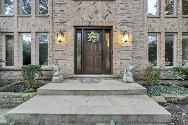 985 Chapel CT N, Glen Ellyn, IL 60137