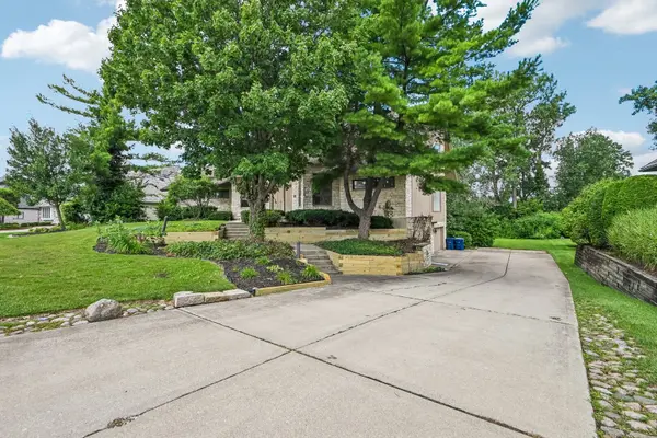 8420 Evergreen LN, Darien, IL 60561
