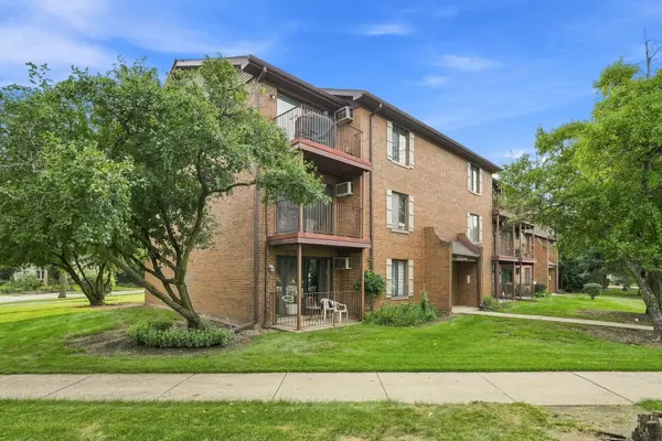 700 N Briar Hill LN #5, Addison, IL 60101