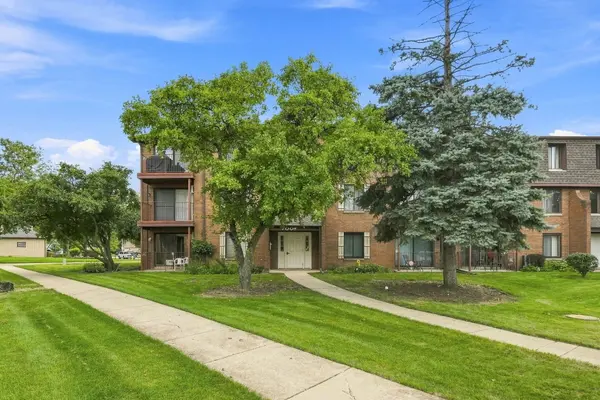 700 N Briar Hill LN #5, Addison, IL 60101