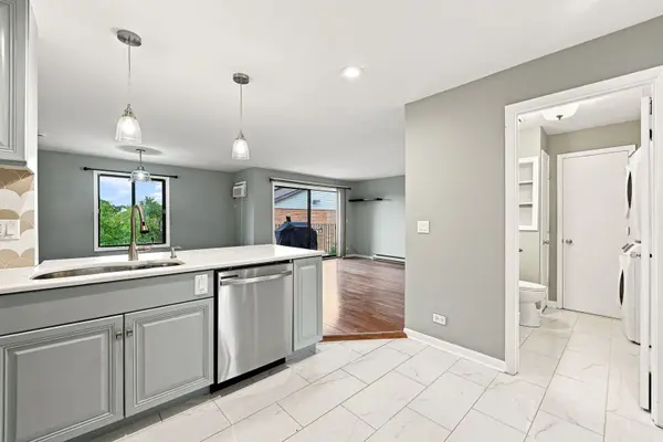 700 N Briar Hill LN #5, Addison, IL 60101