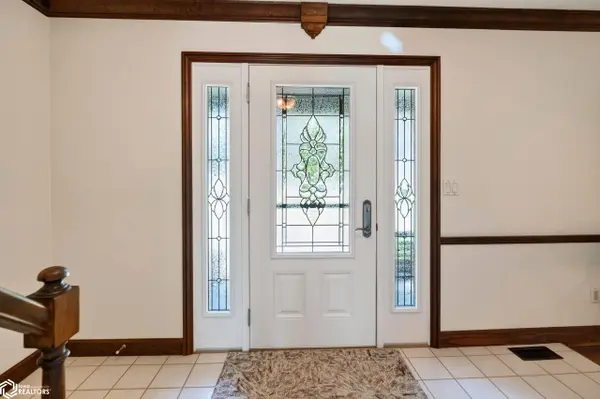 1714 Country Club LN, Marshalltown, IA 50158