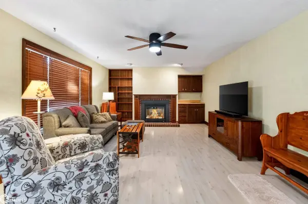 1714 Country Club LN, Marshalltown, IA 50158