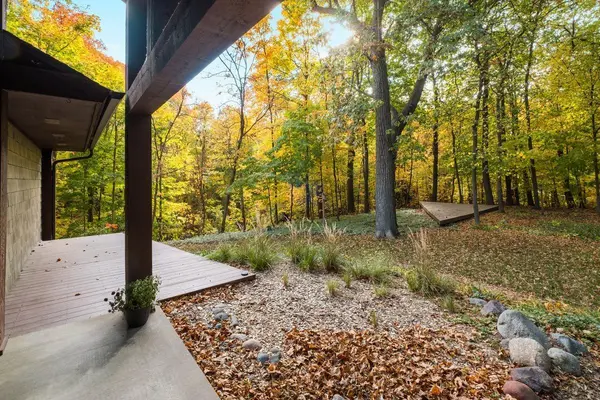 606 Carver Beach RD, Chanhassen, MN 55317
