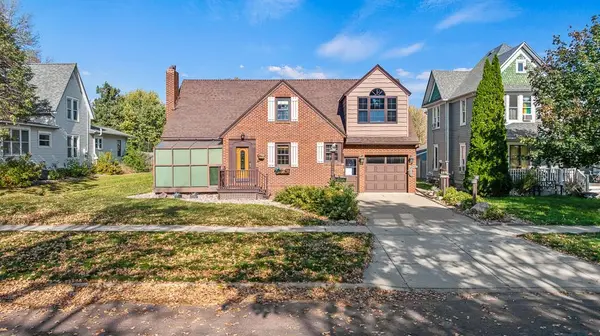 602 W Lyon ST, Marshall, MN 56258