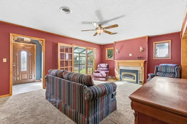602 W Lyon ST, Marshall, MN 56258