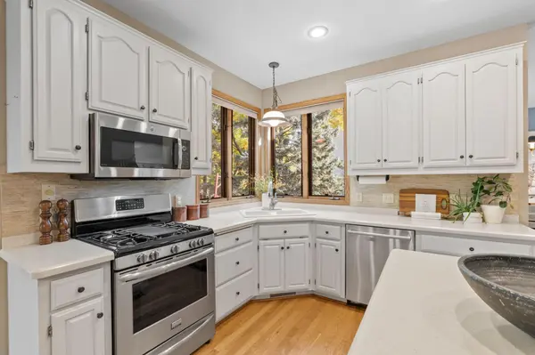 8441 W Lake DR, Chanhassen, MN 55317
