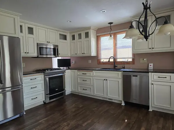 8213 Pleasant View CT, Mounds View, MN 55112