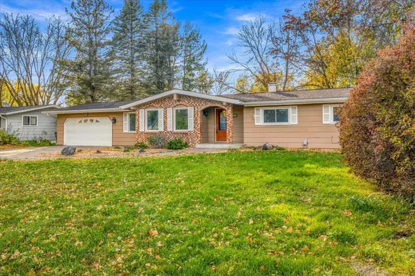 651 Sunset LN N, Cambridge, MN 55008