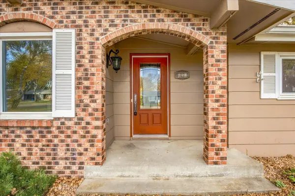 651 Sunset LN N, Cambridge, MN 55008