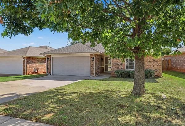 824 Crown Heights LN, Purcell, OK 73080