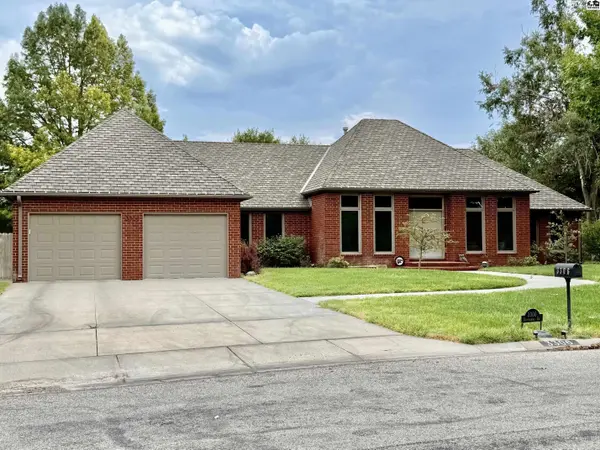 3306 Thunderbird Dr, Hutchinson, KS 67502-9227
